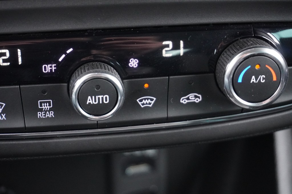 OPEL-CROSSLAND X-1.2 Turbo 110pk Innovation / Camera / Stoel- en stuurverwarming / Navi