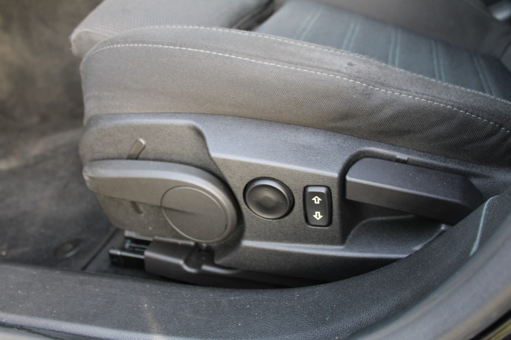 OPEL-INSIGNIA-1.6 T 179pk Sport 4-drs ECC/Cruise/PDC/Bluetooth/Trekhaak