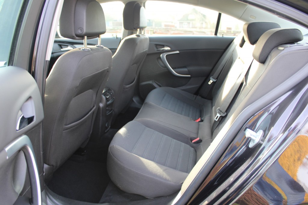 OPEL-INSIGNIA-1.6 T 179pk Sport 4-drs ECC/Cruise/PDC/Bluetooth/Trekhaak