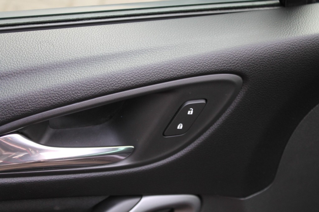 OPEL-ASTRA-EDITION CRUISE NAVI STUURVERWARMING STOELVERWARMING