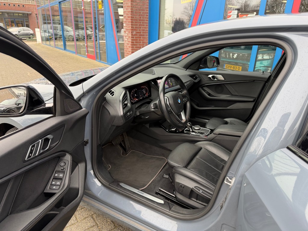 BMW-1-SERIE-118I 140pk Automaat Panodak Navi Camera Leer Led Airco(ECC)