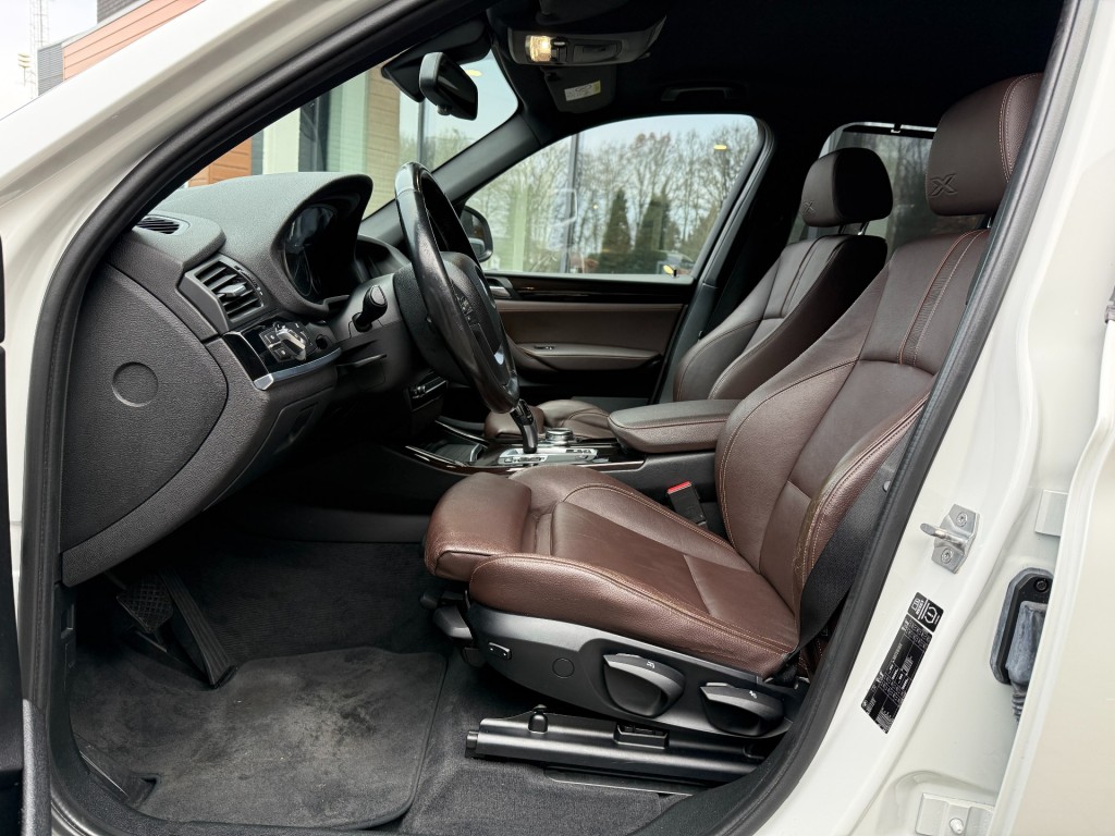 BMW-X3-sDrive20i High Exe,SportLeer,Xenon,Elekt Trekhk,NaviPro,Dealer OH,Stoelverw