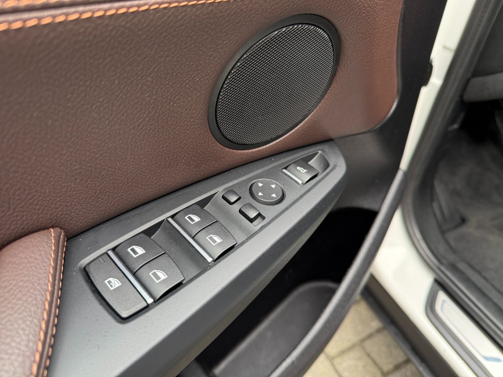 BMW-X3-sDrive20i High Exe,SportLeer,Xenon,Elekt Trekhk,NaviPro,Dealer OH,Stoelverw