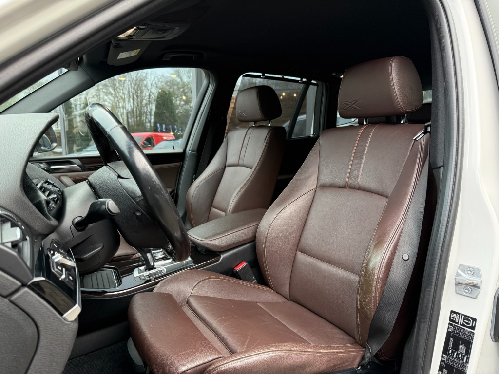 BMW-X3-sDrive20i High Exe,SportLeer,Xenon,Elekt Trekhk,NaviPro,Dealer OH,Stoelverw