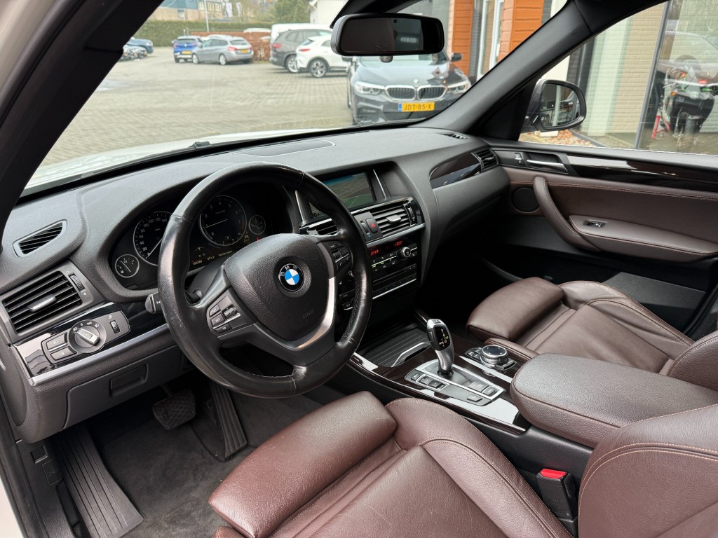BMW-X3-sDrive20i High Exe,SportLeer,Xenon,Elekt Trekhk,NaviPro,Dealer OH,Stoelverw