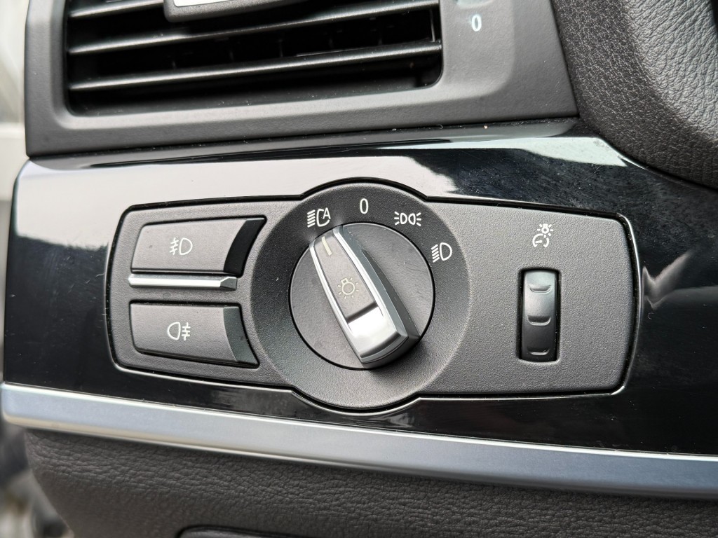 BMW-X3-sDrive20i High Exe,SportLeer,Xenon,Elekt Trekhk,NaviPro,Dealer OH,Stoelverw