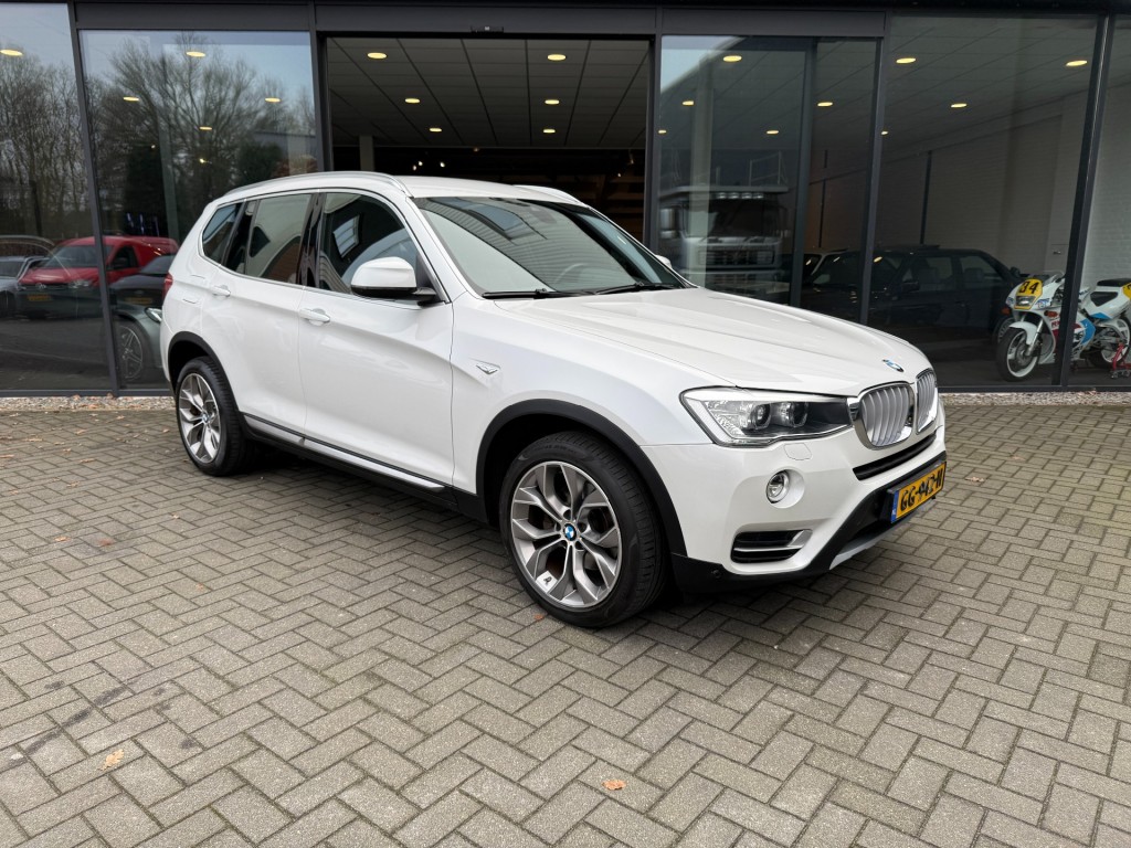 BMW-X3-sDrive20i High Exe,SportLeer,Xenon,Elekt Trekhk,NaviPro,Dealer OH,Stoelverw