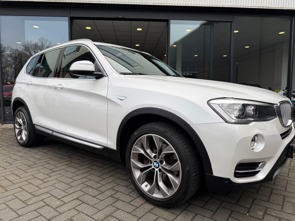 BMW-X3-sDrive20i High Exe,SportLeer,Xenon,Elekt Trekhk,NaviPro,Dealer OH,Stoelverw