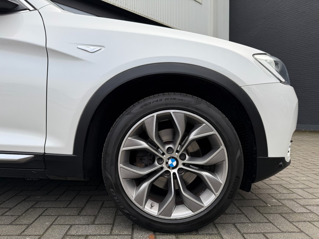 BMW-X3-sDrive20i High Exe,SportLeer,Xenon,Elekt Trekhk,NaviPro,Dealer OH,Stoelverw