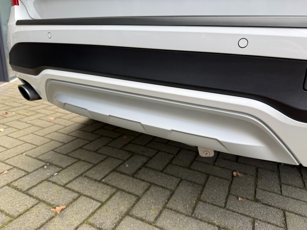 BMW-X3-sDrive20i High Exe,SportLeer,Xenon,Elekt Trekhk,NaviPro,Dealer OH,Stoelverw