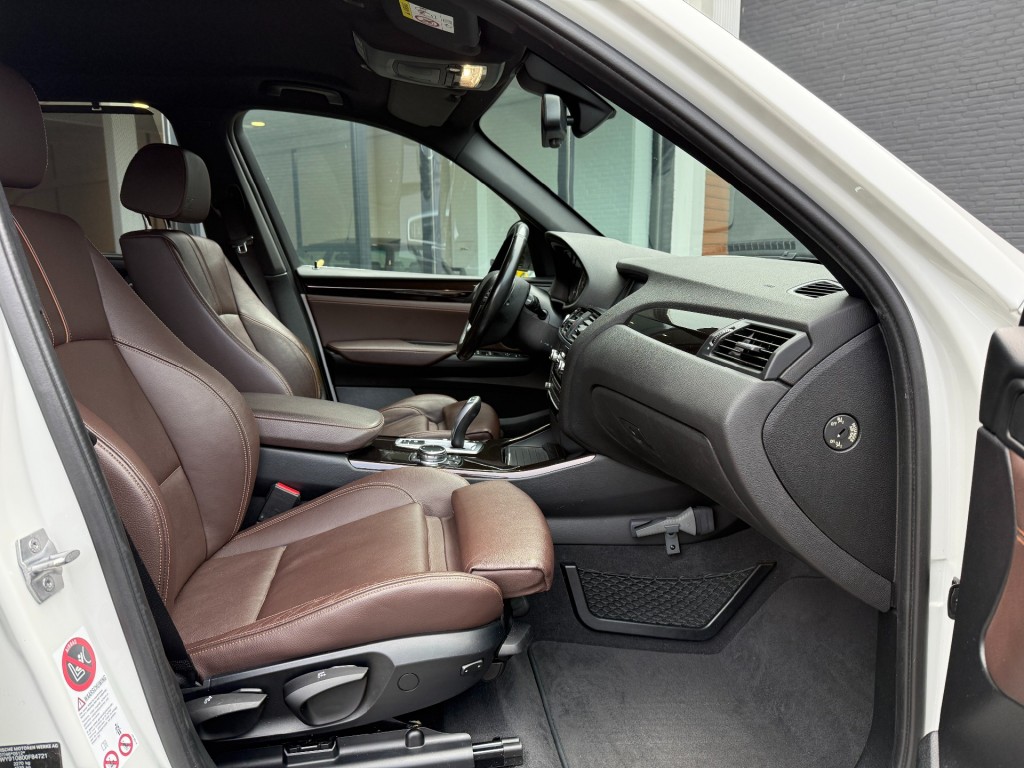 BMW-X3-sDrive20i High Exe,SportLeer,Xenon,Elekt Trekhk,NaviPro,Dealer OH,Stoelverw