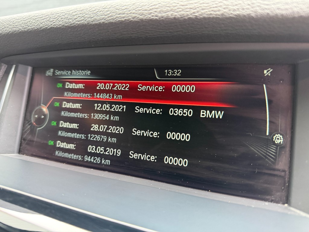 BMW-X3-sDrive20i High Exe,SportLeer,Xenon,Elekt Trekhk,NaviPro,Dealer OH,Stoelverw