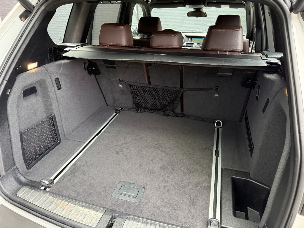 BMW-X3-sDrive20i High Exe,SportLeer,Xenon,Elekt Trekhk,NaviPro,Dealer OH,Stoelverw