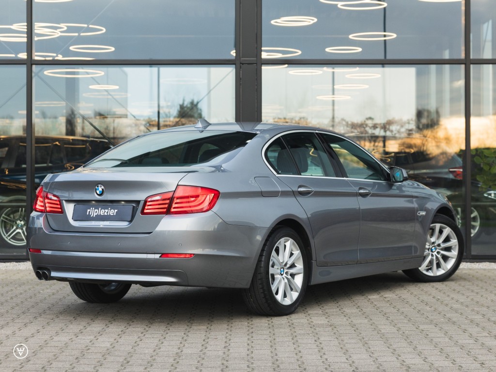 BMW-5-SERIE-528i zescil. ZF8 Aut. - Radar, HUD etc