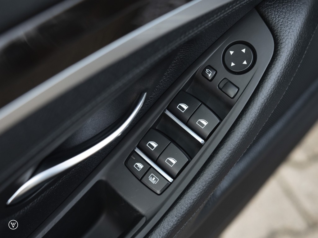 BMW-5-SERIE-528i zescil. ZF8 Aut. - Radar, HUD etc