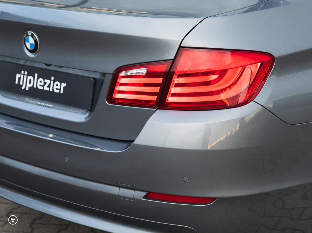 BMW-5-SERIE-528i zescil. ZF8 Aut. - Radar, HUD etc