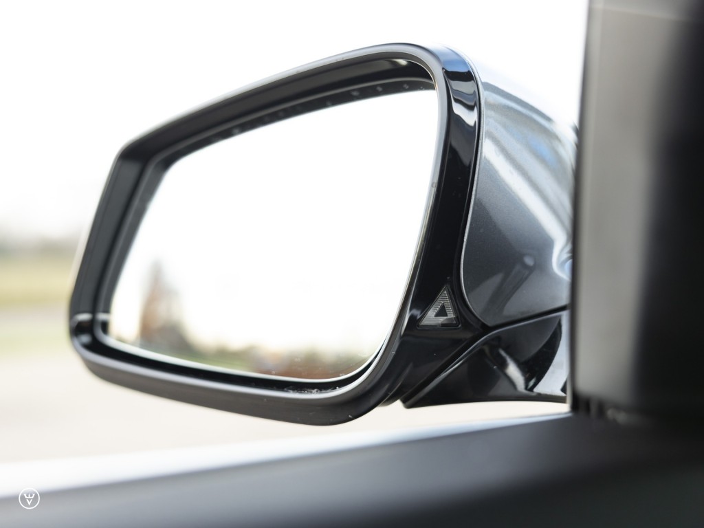 BMW-5-SERIE-528i zescil. ZF8 Aut. - Radar, HUD etc