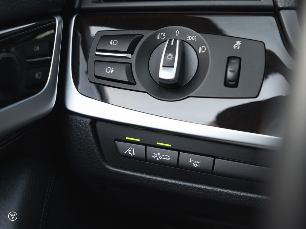 BMW-5-SERIE-528i zescil. ZF8 Aut. - Radar, HUD etc