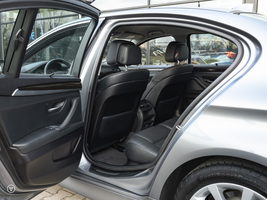 BMW-5-SERIE-528i zescil. ZF8 Aut. - Radar, HUD etc