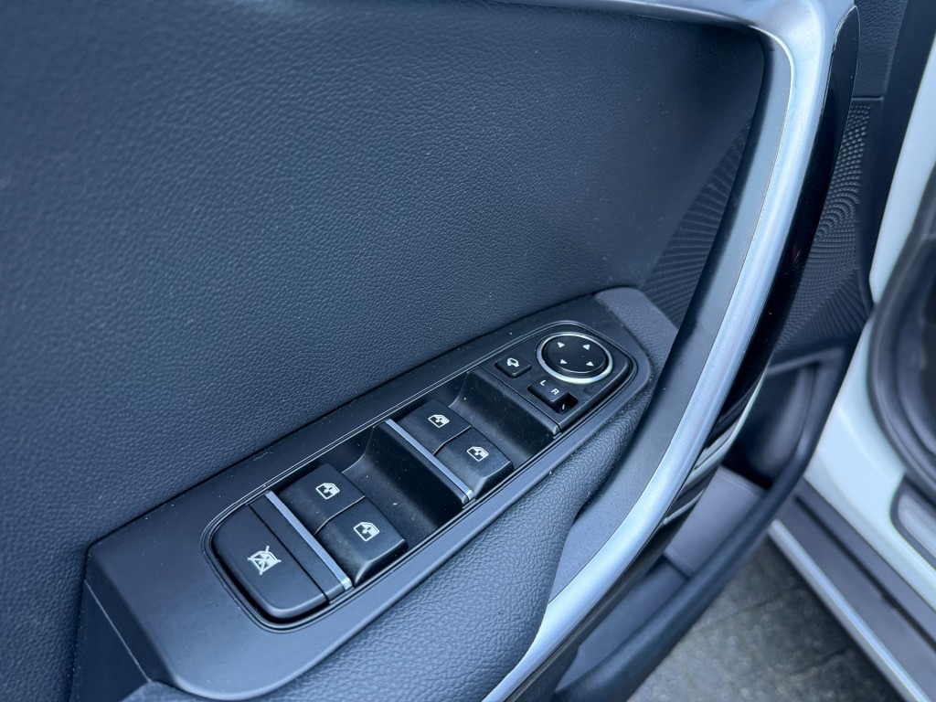 KIA-XCEED-1.6 GDI PHEV Executive,Full Options!,Schuifdak,Stoelkoel/verw,Memory,Leer,LED,