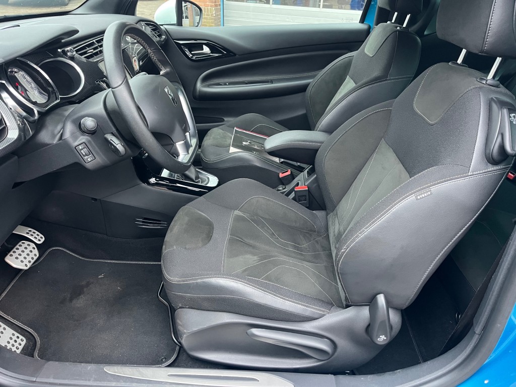 DS-DS 3-1.2 PURETECH SO CHIC, AUTOMAAT, NAP, NL AUTO.