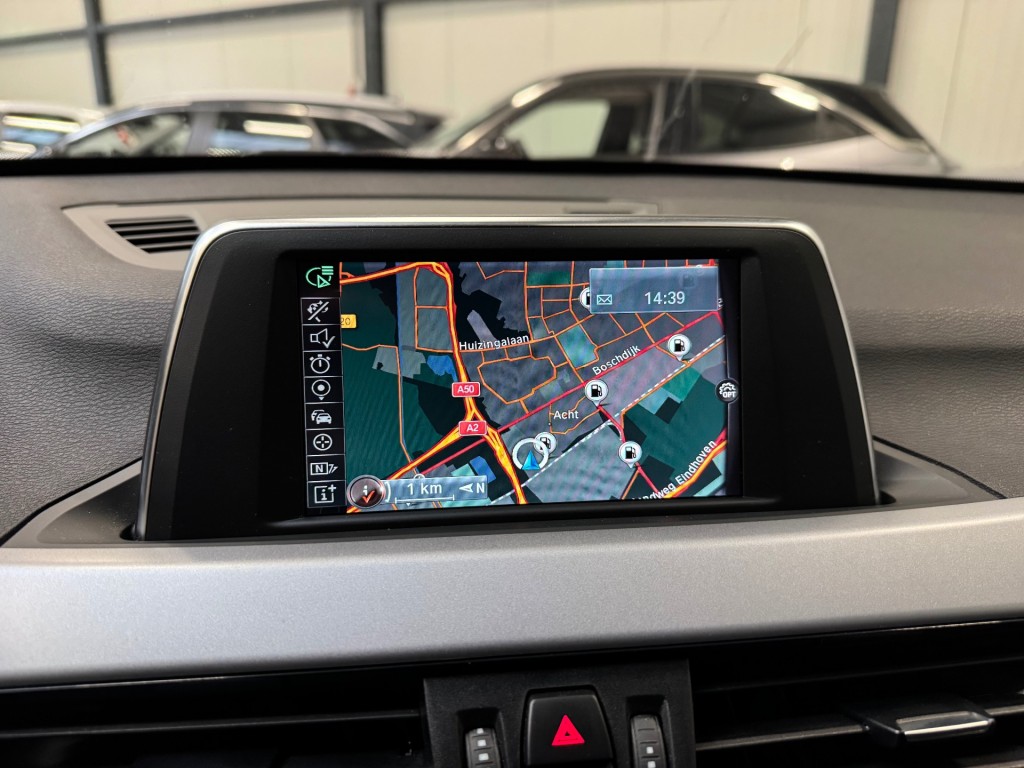 BMW-X1-sDrive 18i Centennial Executive / AUTOMAAT / NAVI / PDC /