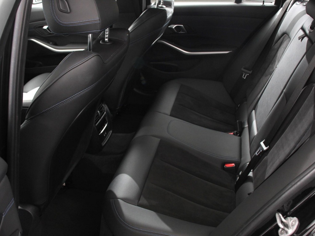 BMW-3-SERIE-Touring 330e Touring M Sport PHEV   DEMO !   Navigatie   Climate Control   Lichtmetalen velgen   LED   Virtual Cockpit   Parkeer