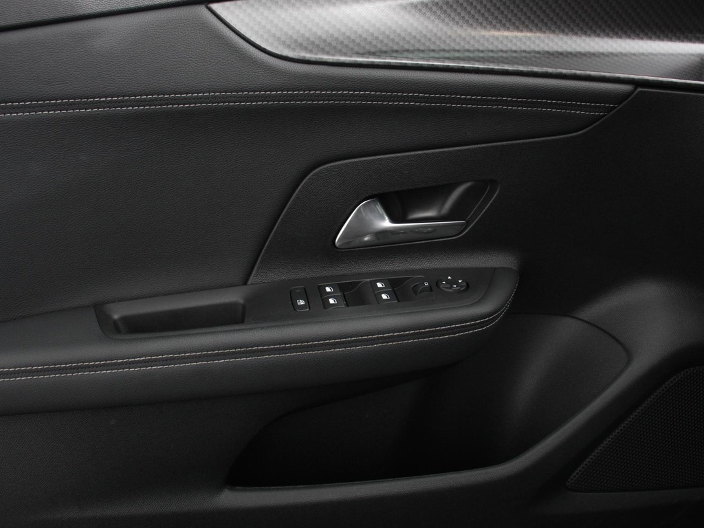 OPEL-MOKKA-E-Ultimate 50-kWh   Navigatie   Apple Carplay/Android Auto   Adaptive Cruise Control   Parkeersensoren   Camera   Stoel-en stuurwi