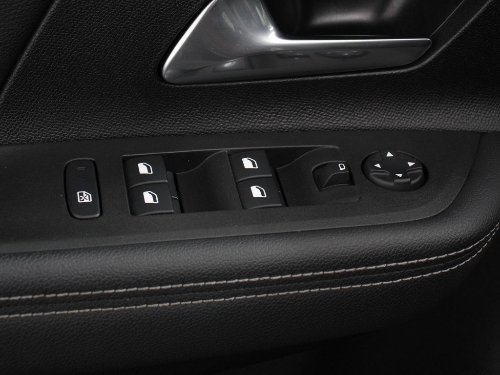 OPEL-MOKKA-E-Ultimate 50-kWh   Navigatie   Apple Carplay/Android Auto   Adaptive Cruise Control   Parkeersensoren   Camera   Stoel-en stuurwi