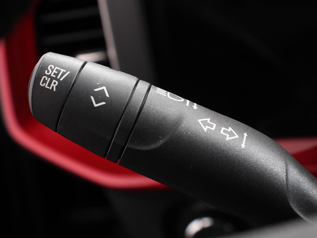 OPEL-MOKKA-E-Ultimate 50-kWh   Navigatie   Apple Carplay/Android Auto   Adaptive Cruise Control   Parkeersensoren   Camera   Stoel-en stuurwi