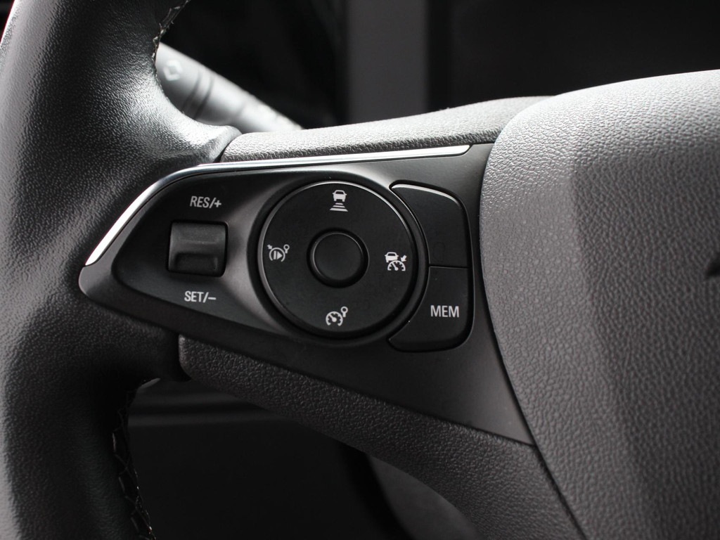 OPEL-MOKKA-E-Ultimate 50-kWh   Navigatie   Apple Carplay/Android Auto   Adaptive Cruise Control   Parkeersensoren   Camera   Stoel-en stuurwi