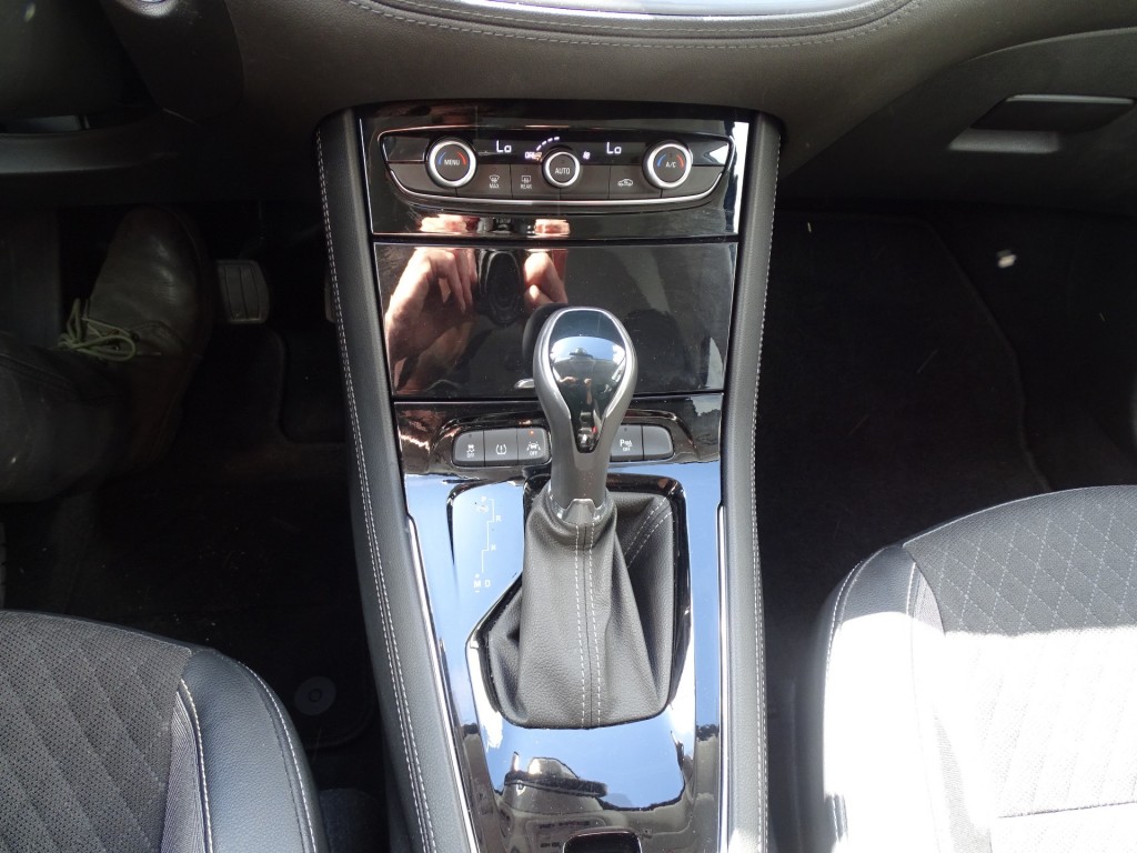 OPEL-GRANDLAND X-1.2 TURBO BNS EXEC-131Pk-Automaat-Clima-Media app-Carplay-Pdc-Navi