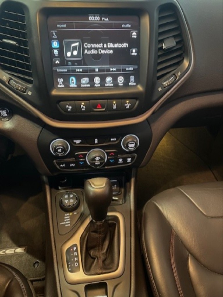 JEEP-CHEROKEE-3.2 V6 272 pk AWD