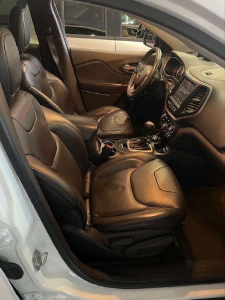 JEEP-CHEROKEE-3.2 V6 272 pk AWD