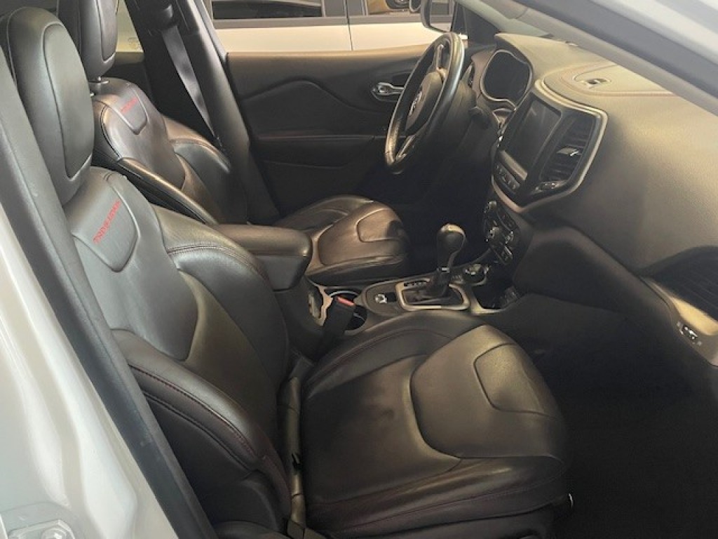 JEEP-CHEROKEE-3.2 V6 272 pk AWD