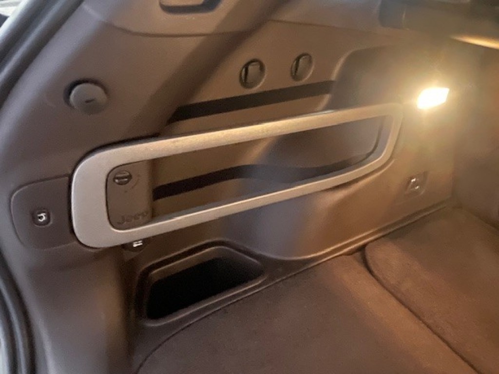 JEEP-CHEROKEE-3.2 V6 272 pk AWD