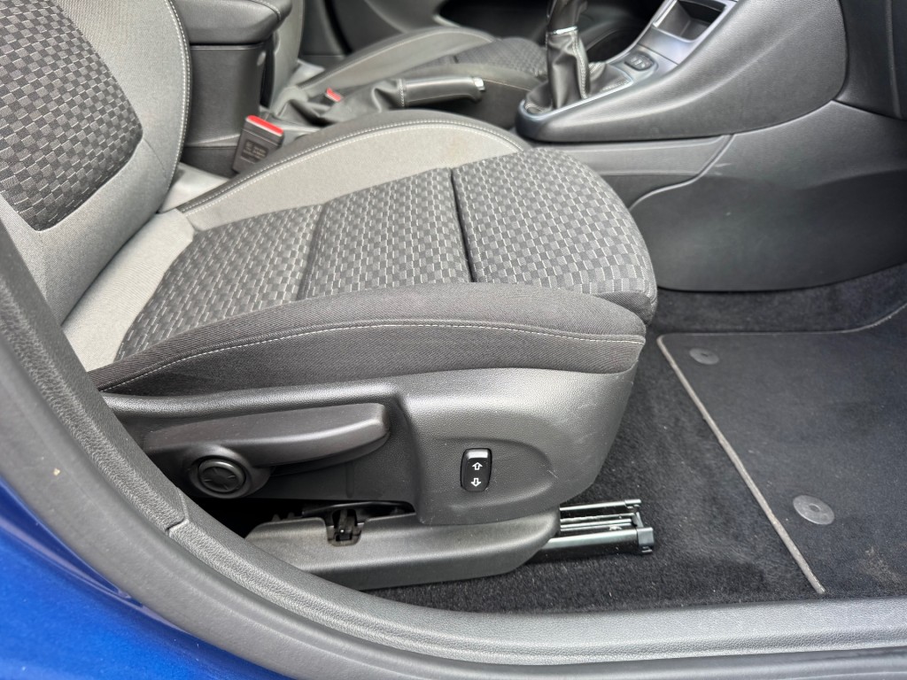 OPEL-ASTRA-1.2 Blitz Edition - 1e eig - camera - trekhaak