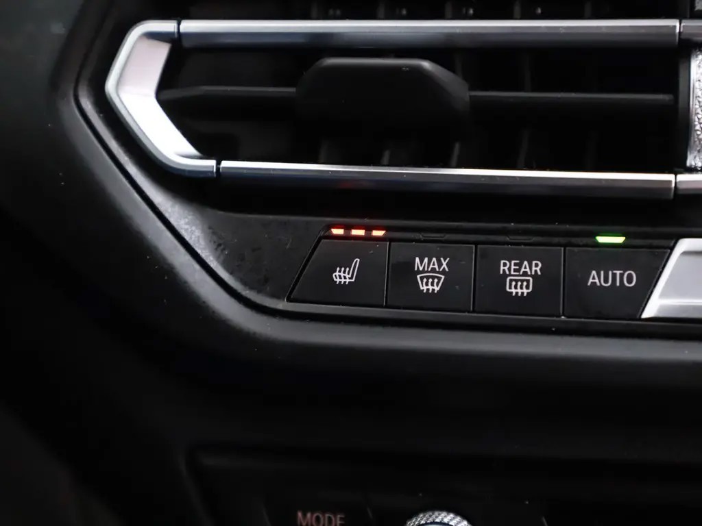 BMW-2-SERIE-218i GranCoupe Business Edition Plus Clima Navi Leder Winterpakket