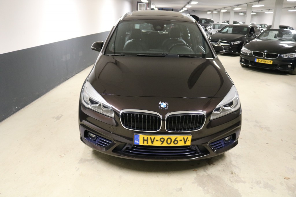 BMW-2-SERIE GRAN TOURER-218I SPORT 7 Persoon .zeer nette auto-Panorama ,Leer.
