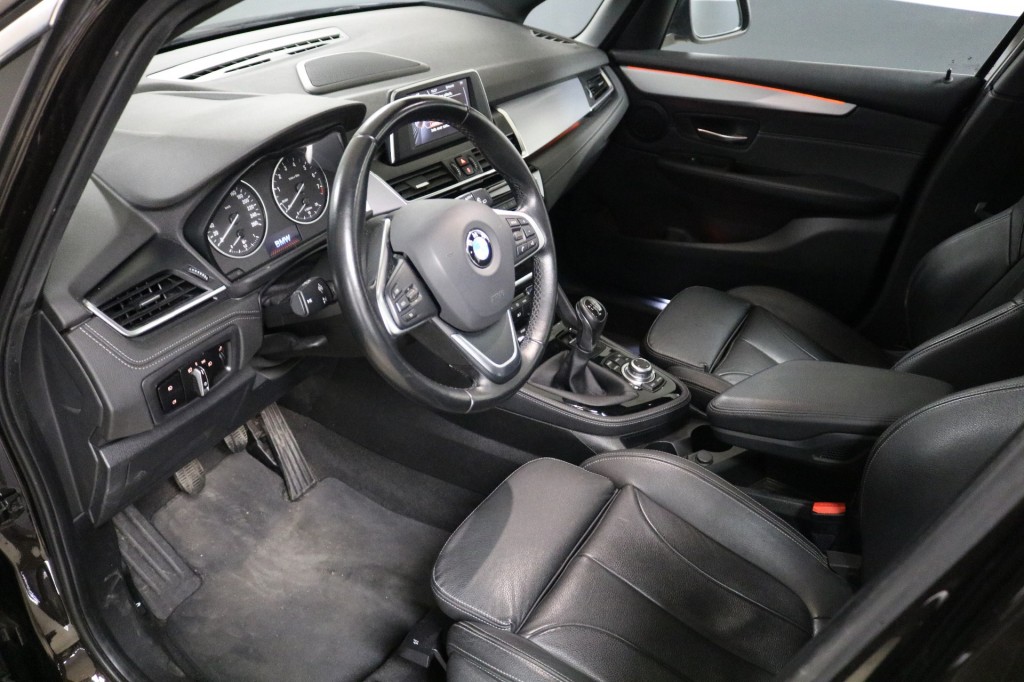 BMW-2-SERIE GRAN TOURER-218I SPORT 7 Persoon .zeer nette auto-Panorama ,Leer.