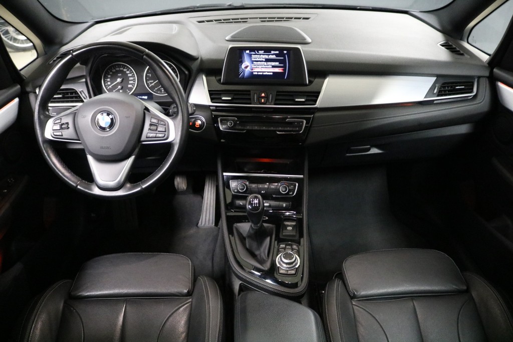 BMW-2-SERIE GRAN TOURER-218I SPORT 7 Persoon .zeer nette auto-Panorama ,Leer.