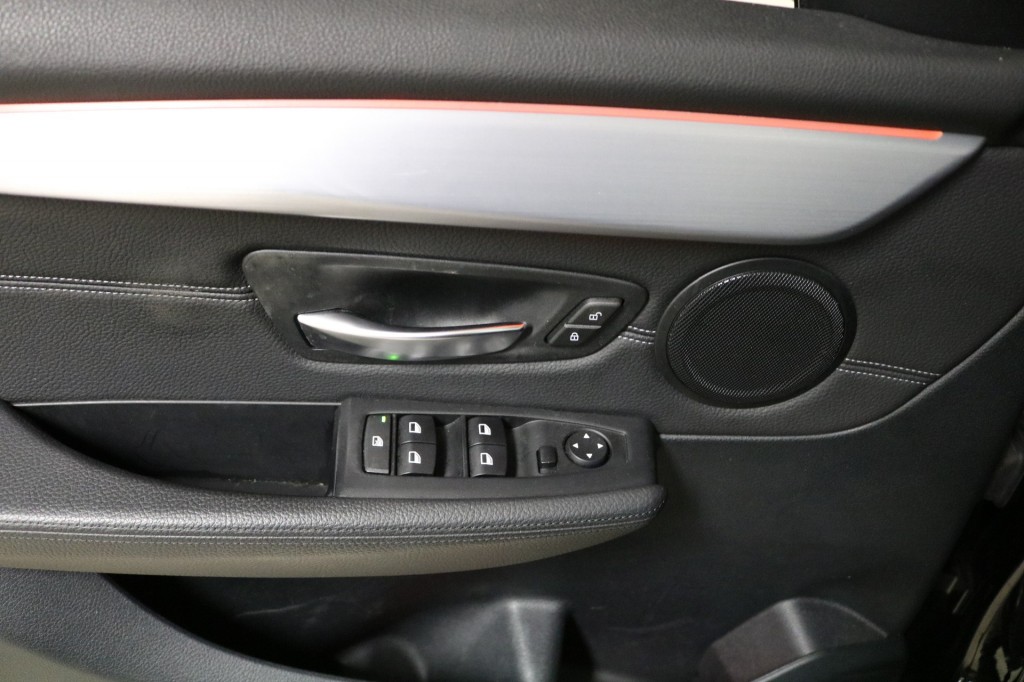 BMW-2-SERIE GRAN TOURER-218I SPORT 7 Persoon .zeer nette auto-Panorama ,Leer.