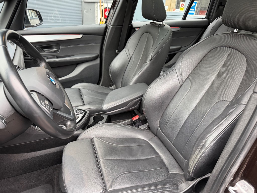 BMW-2-SERIE GRAN TOURER-218I SPORT 7 Persoon .zeer nette auto-Panorama ,Leer.