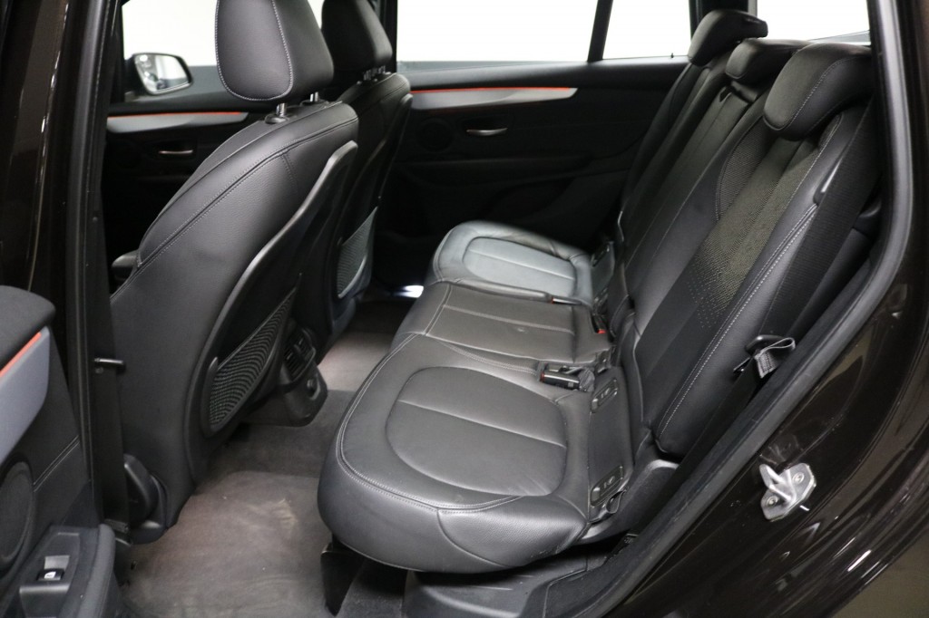 BMW-2-SERIE GRAN TOURER-218I SPORT 7 Persoon .zeer nette auto-Panorama ,Leer.