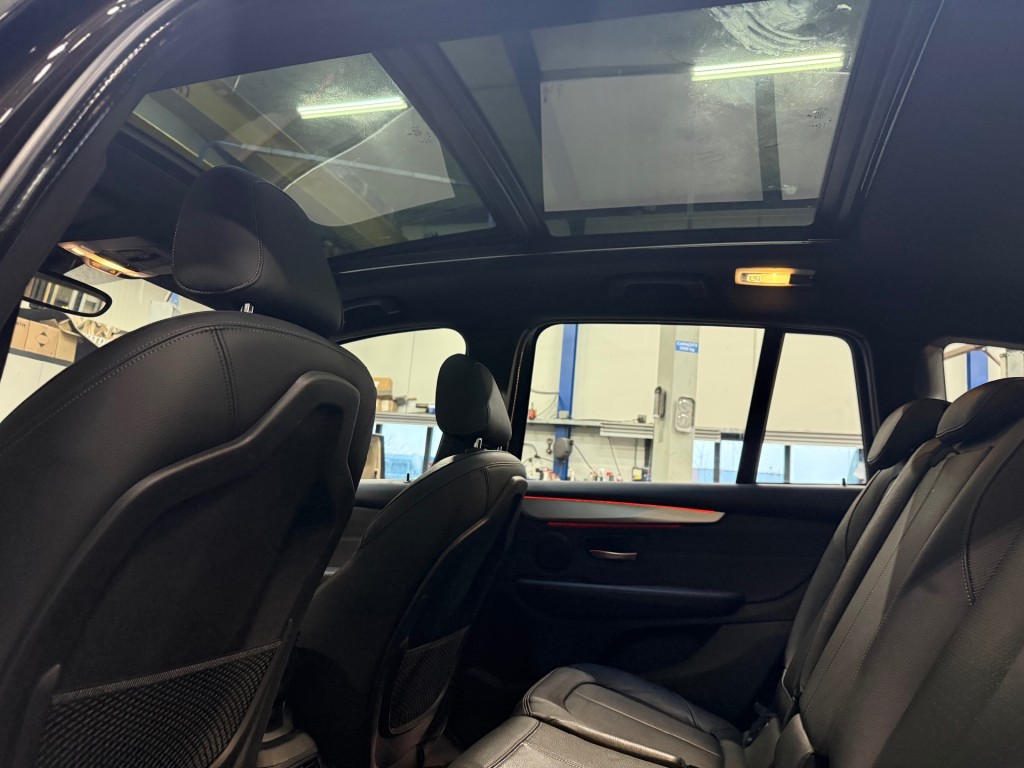BMW-2-SERIE GRAN TOURER-218I SPORT 7 Persoon .zeer nette auto-Panorama ,Leer.