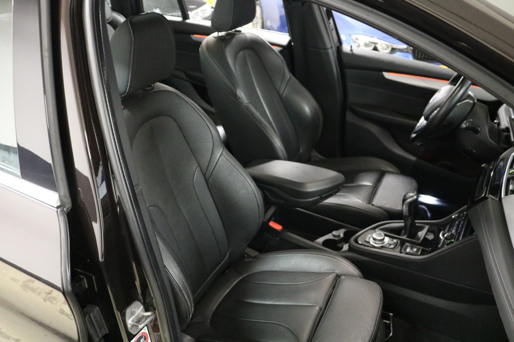 BMW-2-SERIE GRAN TOURER-218I SPORT 7 Persoon .zeer nette auto-Panorama ,Leer.