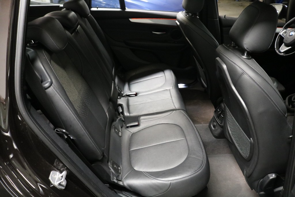 BMW-2-SERIE GRAN TOURER-218I SPORT 7 Persoon .zeer nette auto-Panorama ,Leer.