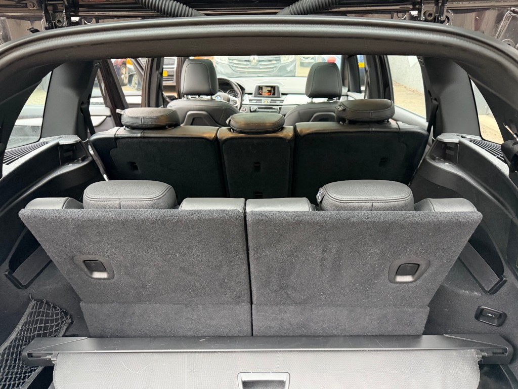 BMW-2-SERIE GRAN TOURER-218I SPORT 7 Persoon .zeer nette auto-Panorama ,Leer.