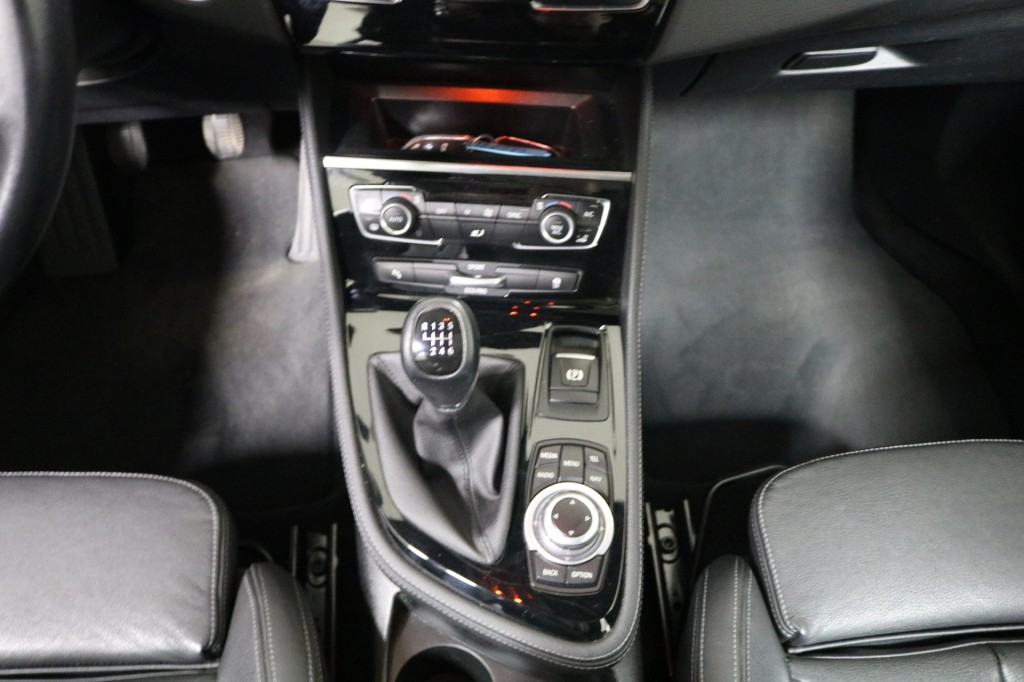 BMW-2-SERIE GRAN TOURER-218I SPORT 7 Persoon .zeer nette auto-Panorama ,Leer.