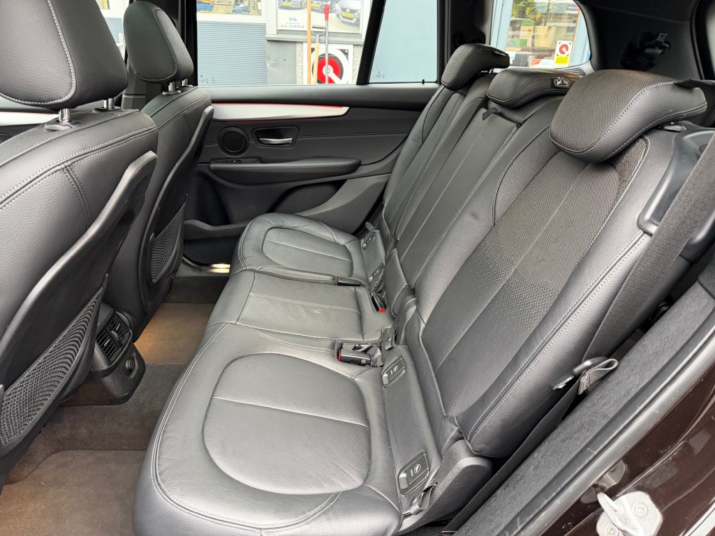 BMW-2-SERIE GRAN TOURER-218I SPORT 7 Persoon .zeer nette auto-Panorama ,Leer.
